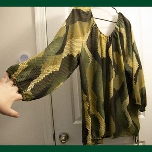 Abstract camo top blouse 3x 20